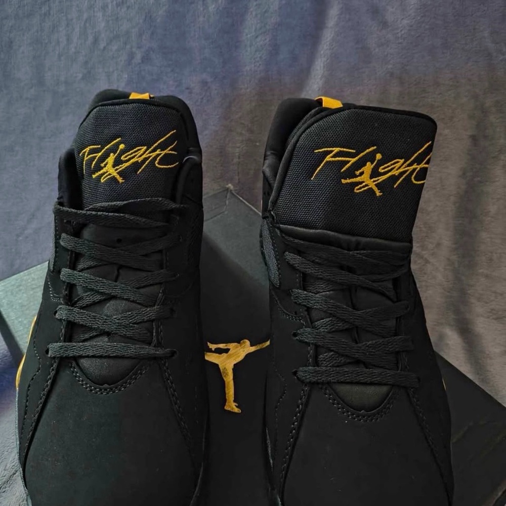 Jordan Men's Black and Yellow mvp 92